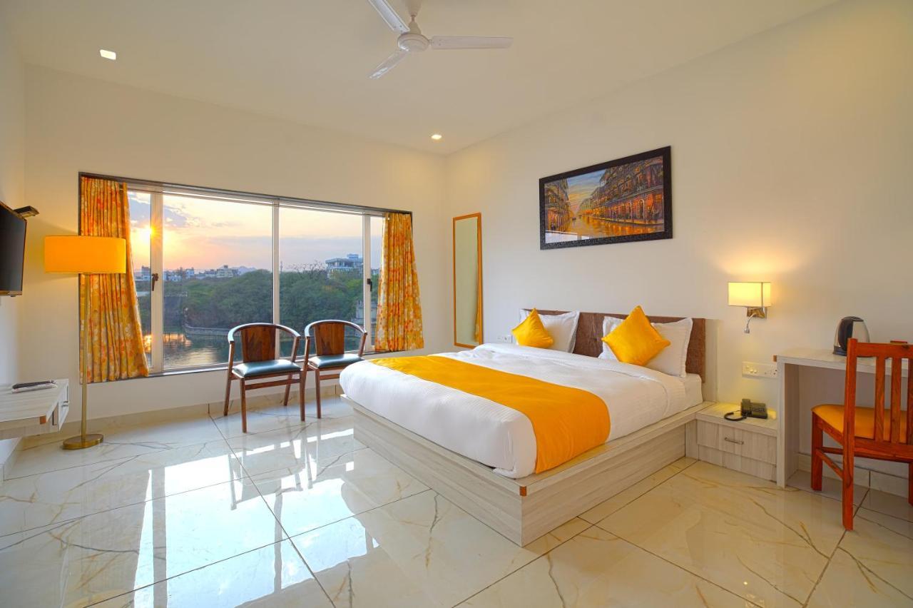 Haveli Jai Durga Udaipur Lake Facing With Swimming Pool Exterior photo