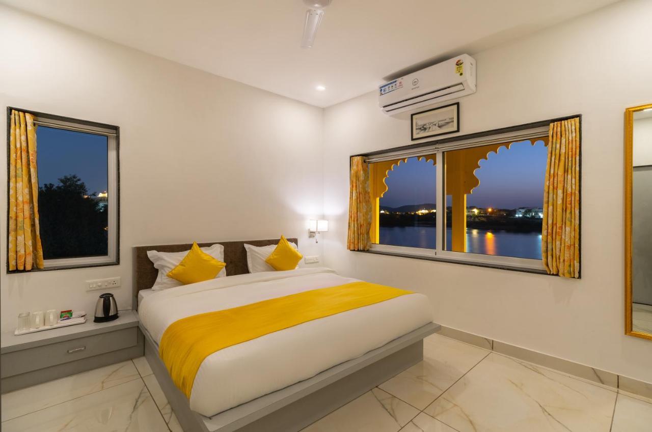 Haveli Jai Durga Udaipur Lake Facing With Swimming Pool Exterior photo